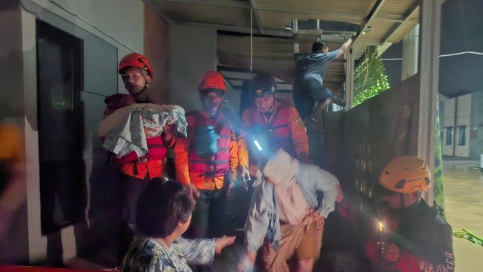 Tragedi Banjir di Jonggol Bogor: 84 Warga Mengungsi Karena Tanggul Tak Bertahan