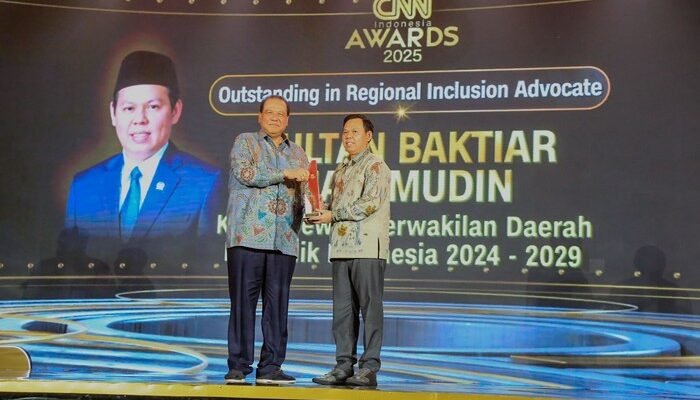 Perjuangkan Daerah Otonom, Ketua DPD Raih CNN Award 2025 – Update 3