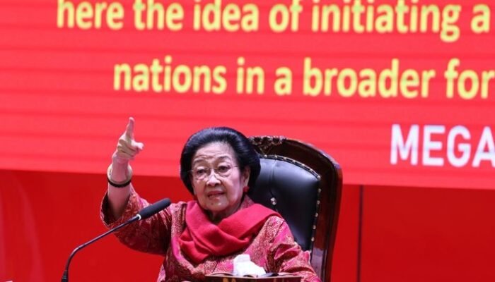 Tak Ada Ponsel di Genggaman Megawati: Apakah Ada Rahasia di Baliknya?
