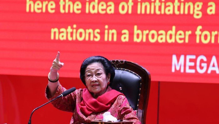 Tak Ada Ponsel di Genggaman Megawati: Apakah Ada Rahasia di Baliknya?