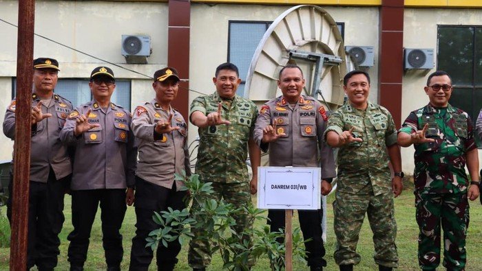 Danrem Wira Bima Tanam Pohon, Dukung Green Policing di Siak: Langkah Nyata untuk Bumi yang Lebih Baik!