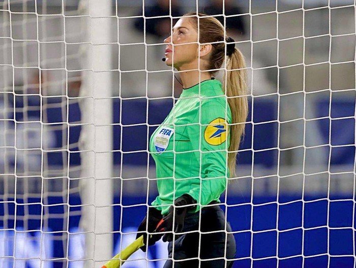 Kisah Wasit Wanita yang Kesal Dicap Terlalu Mencolok: Manuela Nicolosi dan Perjuangannya di Lapangan Bola