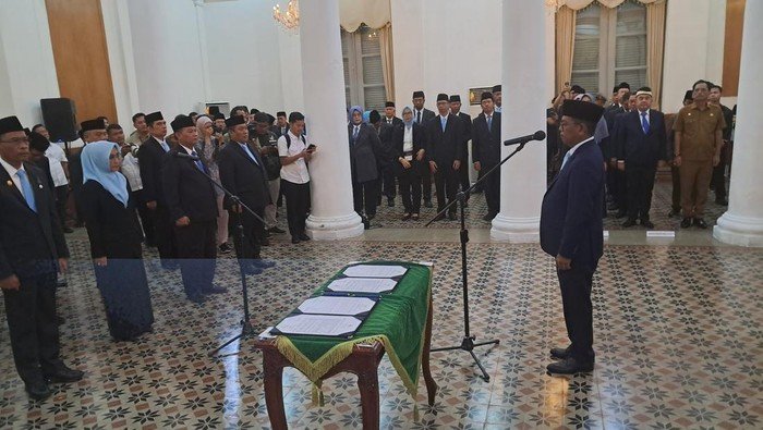 Dari 23 Pejabat yang Dilantik, Andra Soni Berikan Peringatan: Jangan Tunda, Jangan Gagal!