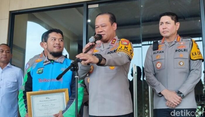 Ojol Kamtibmas Dianugerahi Penghargaan Kapolda Metro atas Kemenangan di Cakung