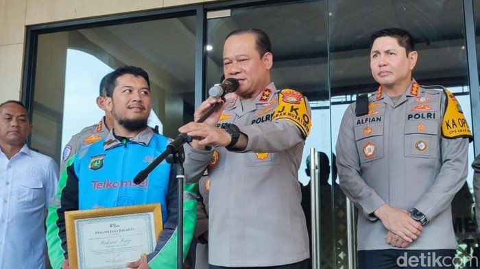 Ojol Kamtibmas Dianugerahi Penghargaan Kapolda Metro atas Kemenangan di Cakung