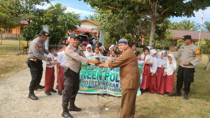 21 Sekolah di Rohul Bersama Polisi, Gerakan Green Policing yang Menginspirasi!