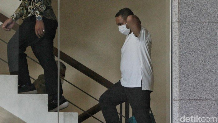 Duit Rp 1,6 M Sita KPK, Gubernur Riau Diterjang OTT...