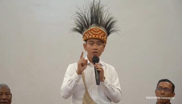 “Gibran Tepis Tudingan Diasingkan di Papua, Ini Responsnya yang Mengejutkan!”