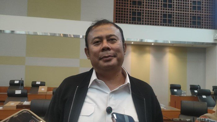 Status Adies Kadir-Uya Dipulihkan, Paripurna DPR Menyuarakan Perubahan Besar