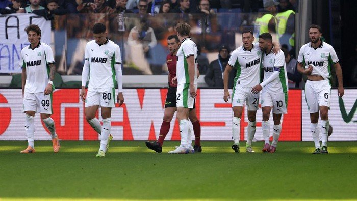 **Sassuolo Merengkuh Kemenangan 3-0 atas Atalanta: Jay Idzes dan Rekan-rekan Tampil Eksplisit**