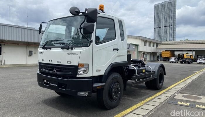 “Raja Truk Indonesia: 15 Unit Perjam, Menaklukkan Pasar Otomotif!”