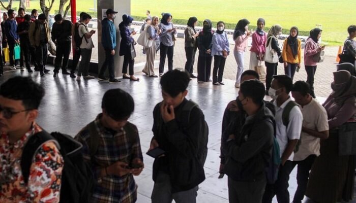 500 Ribu Pekerja RI Akan Dikirim ke LN, Komisi IX DPR: Jangan Biarkan Migran Terlantar!