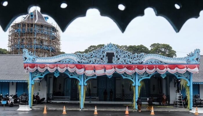 Jokowi-Sultan HB X Dukung Jumenengan Paku Buwono XIV, Apa yang Terjadi Hari Ini?