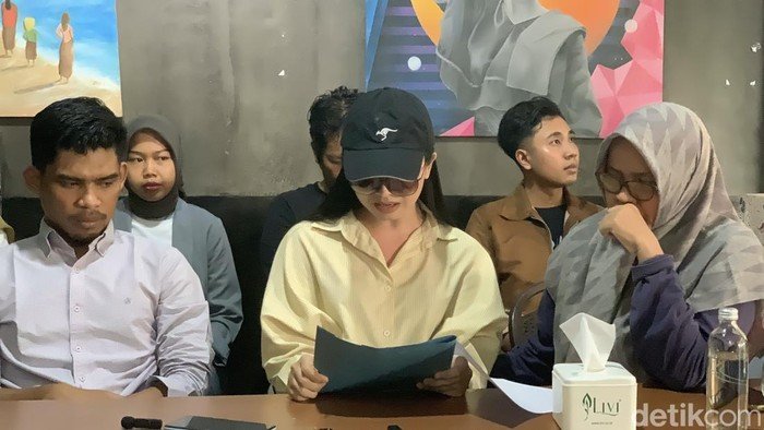 Deni Apriadi 'MUA Dea Lipa' Ungkapkan Luka Dalam Akibat Bullying di Masa Kecil