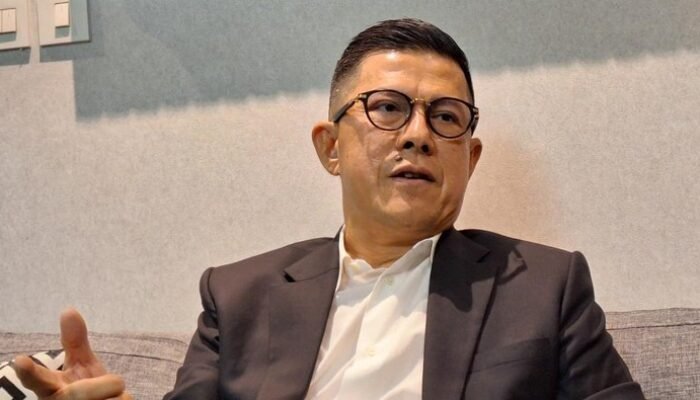 **”Soedeson Tandra Tegur Arsul Sani: Segera Klarifikasi Ijazah, Jawab MKMK!”**