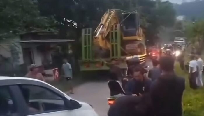 Bogor Dalam Kebakaran Listrik: 2 Orang Diduga Tersetrum Usai Alat Berat Tersangkut Kabel, 1 Meninggal