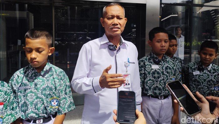 KPK Menggandeng 6 Bocah SD Jujur, Ciptakan Podcast dari Temuan HP di Jaktim