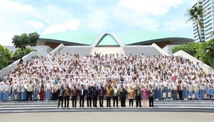 “Inspiratif! Ibas Fenomenalkan Grand Final Cerdas Cermat MPR dengan Semangat Peserta yang Membakar!”