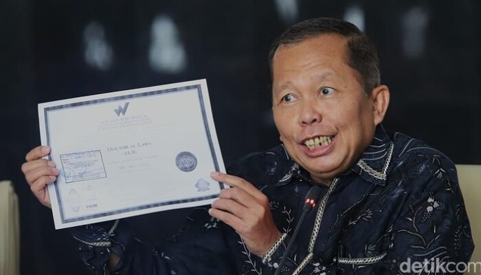 **Arsul Sani Pamer Ijazah di Tengah Tudingan Palsu, Benarkah Ini Terjadi?**