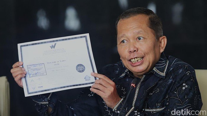 **Arsul Sani Pamer Ijazah di Tengah Tudingan Palsu, Benarkah Ini Terjadi?**