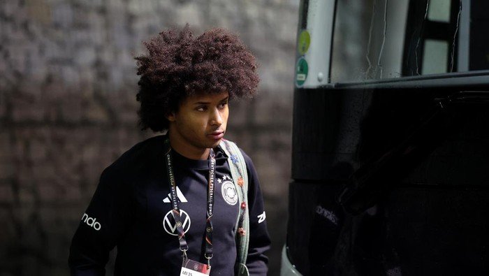 **Striker Borussia Dortmund, Karim Adeyemi, Dikenai Denda Miliaran Gara-gara Senjata Ilegal**