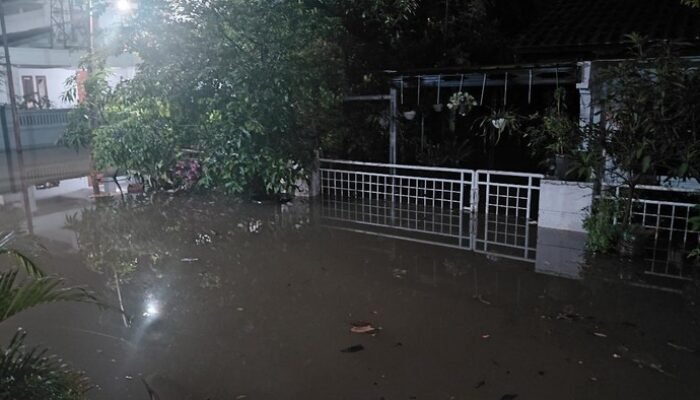“Pondok Gede Bekasi Dilanda Banjir, Air Sampai 1 Meter!”