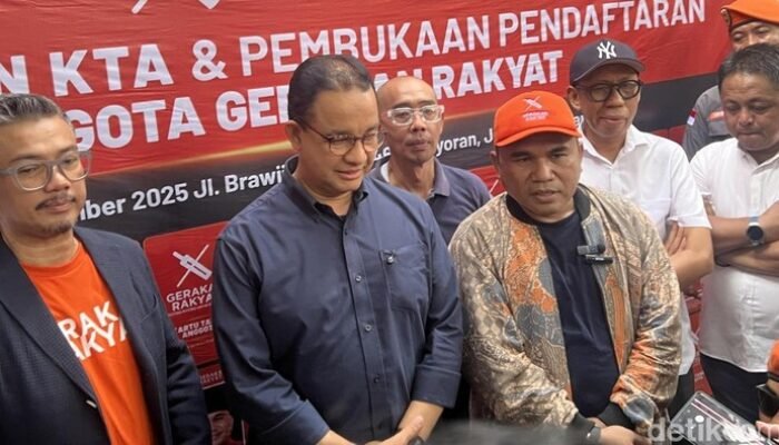“Anies Baswedan Jadi Anggota Kehormatan Gerakan Rakyat, Terima KTA 001”