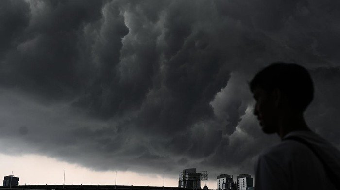 **Jakarta Siap Hadapi Cuaca Extrem: Operasi Modifikasi Dilanjut Hingga 22 Januari**