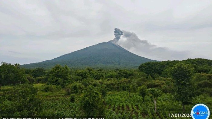 [Bencana Alam Menyergap: 27 Desa di NTT Terdampak Abu dari Gunung Ile Lewotolok]