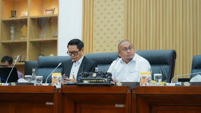 Desa Dharmasraya Tanpa Listrik, Andre Rosiade Berikan Peringatan Kepada PLN