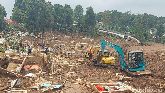 Tragedi Cisarua: 53 Korban Dievakuasi, 27 Masih Menunggu Pertolongan