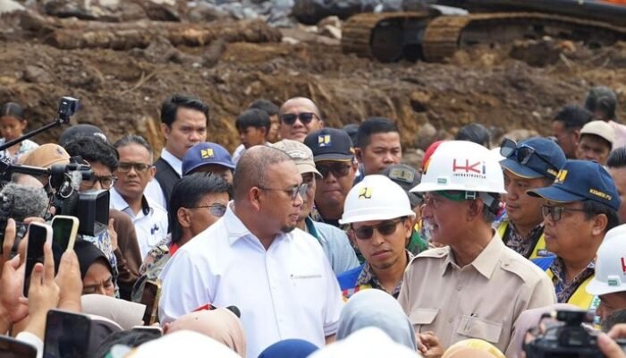 [Dampingi Menteri PU, Andre Rosiade Lihat Proyek Jl Malalak Rp 667 M]