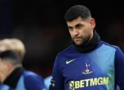 “Perseteruan di Spurs: Cedera Melanda, Romero Sindir Manajemen”