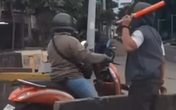 Satpol PP Satroni Rumah Pelaku Pungli Road Barrier di Kota Tua Jakbar – Update 1