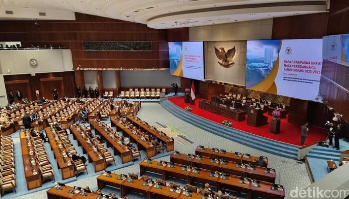 “292 Anggota DPR Hadir Langsung, Namun Pertanyaan Besar Belum Terjawab”