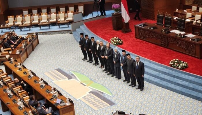 Paripurna DPR Sahkan 8 Calon, Ini Proses dan Daftarnya