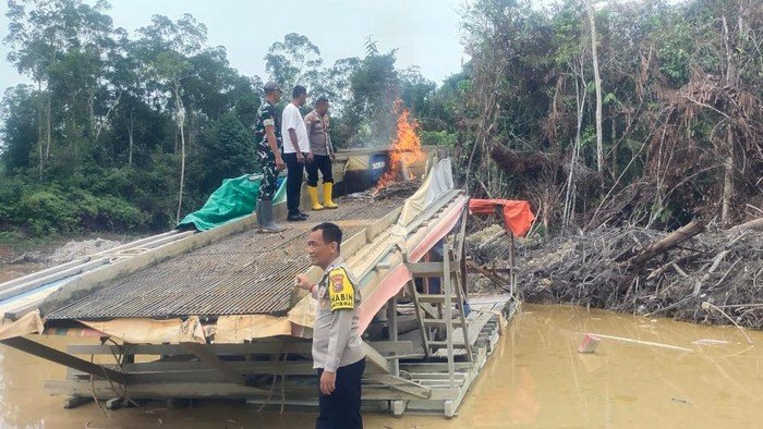 Krisis di Kuansing: 5 Rakit Dompeng PETI Dihancurkan, Masyarakat Heboh