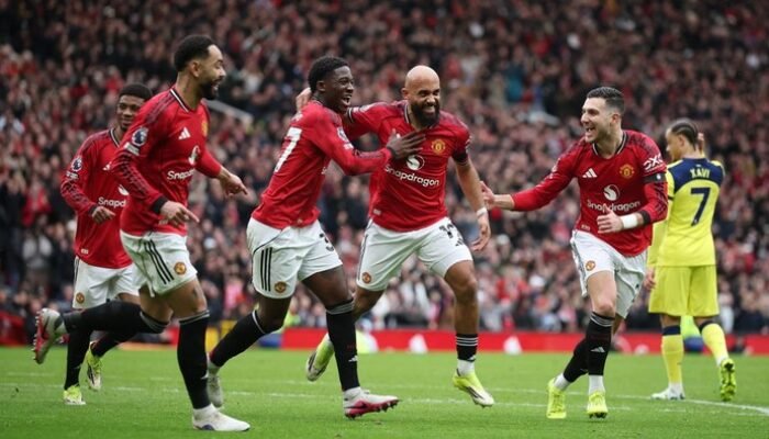 “Sosok Misterius di Balik Tendangan Sudut yang Menaklukkan Man United”