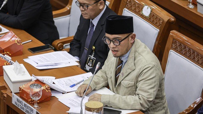 Krisis Akomodasi Haji: Wamenhaj Ngadu ke DPR, Wisma-Kompleks Belum Dialihkan Kemenag!
