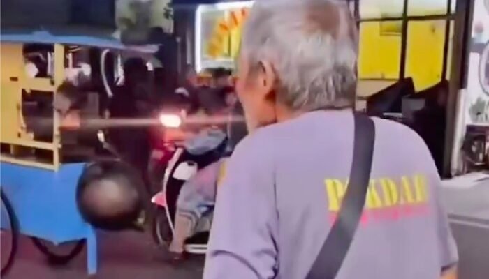 Pensiunan Guru Ditipu, Dikira Jukir dan Diusir diJakut: Kisah yang Menggetarkan Hati