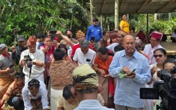 **Pandji Pragiwaksono Berdoa di Lembah Toraja, Ritual Maaf yang Mempertemukan Luhur dan Tradisi**