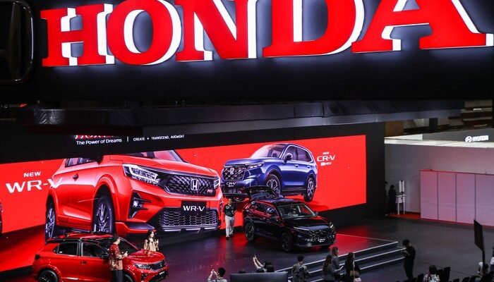 **Merek Jepang Rilis Varian Murah, Yaris Cross Hybrid dan Alphard Hadir di IIMS 2026**