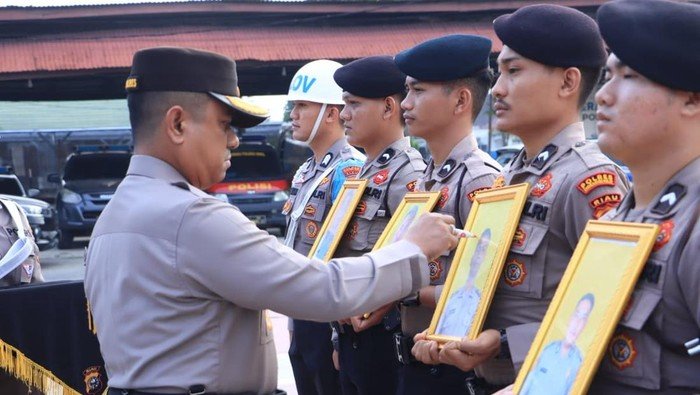 7 Personel Bermasalah Dipecat, Kapolres Inhil Tegaskan Profesionalisme - Update 2