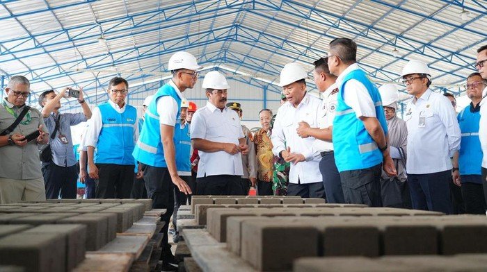 **Lima Ribu Paving Block dari Limbah PLTU: Napi Lapas Tangerang Cetak Rekor Penjualan!**