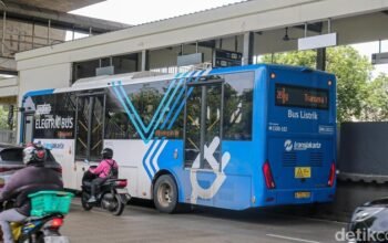 **Dekat-dekat Bus Transjakarta: Kenali Titik Buta yang Ancam Keselamatan**