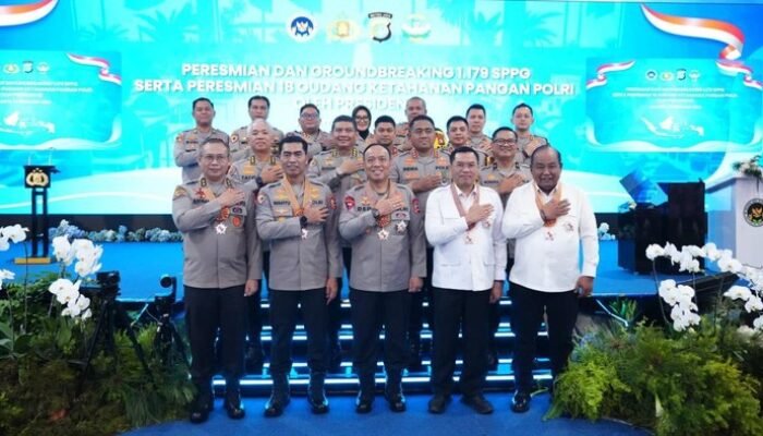 Asisten SDM Kapolri dan Karowatpers Turut Dianugerahi Tanda Jasa dari Prabowo – Update 3