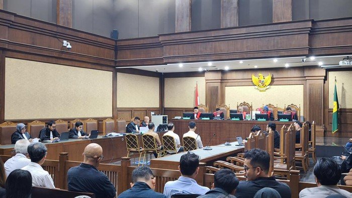 14-16 Tahun Penjara bagi Eks Dirut Pertamina Dkk: Korupsi Minyak Mentah di Bawah Senter?