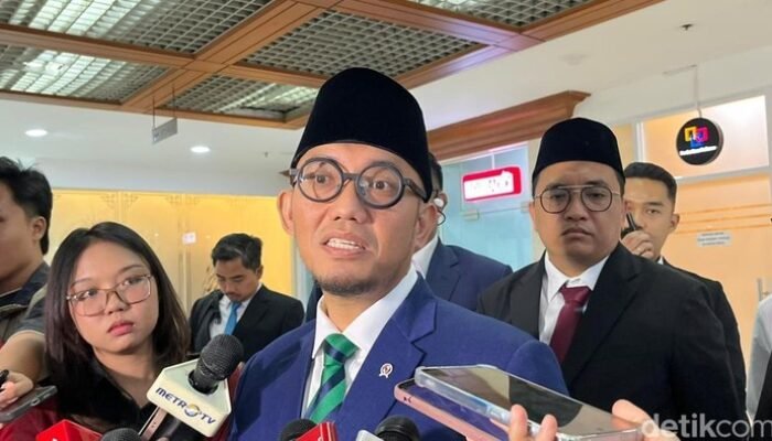 “Wajib atau Tidak? Wemenhaj Jawab Soal Umrah dari Asrama Haji!”
