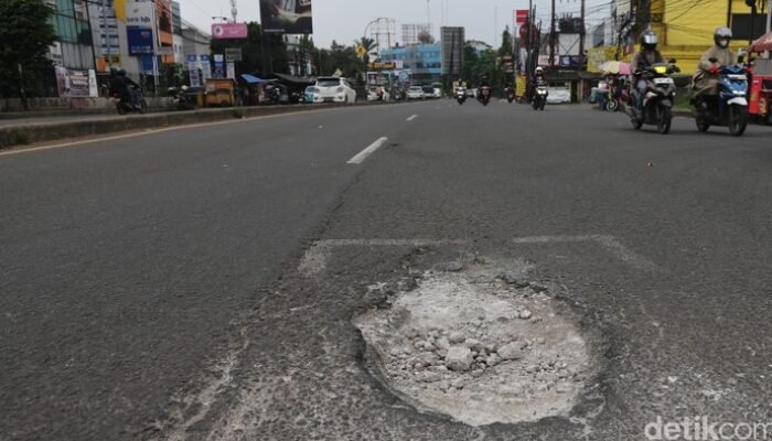 “Jalan Rusak Bukan Canda, Penanggung Jawab Bisa Ditangkap! Ini Fakta Mengenaskannya!”