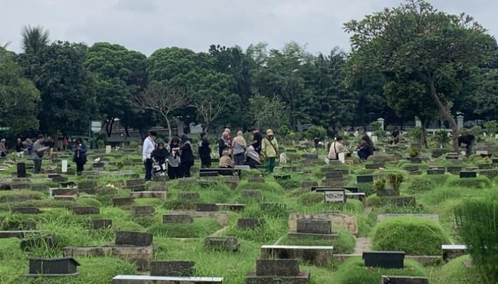 Ramadhan Mendekat, TPU Menteng Pulo Menjadi Magnet bagi Ribuan Peziarah